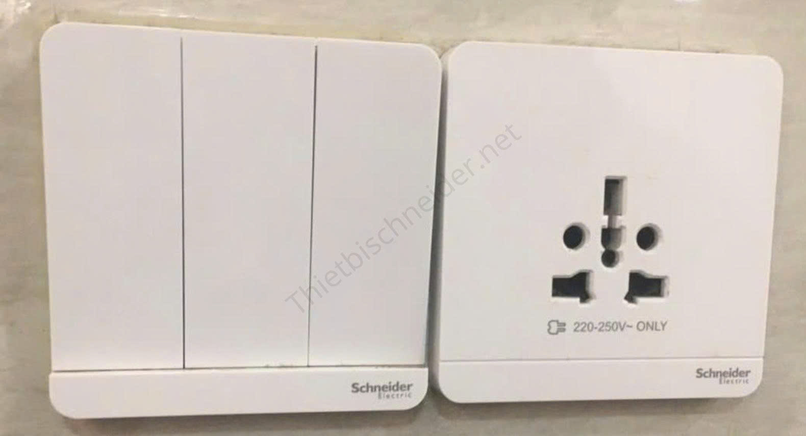 Công tắc ổ cắm chính hãng Schneider