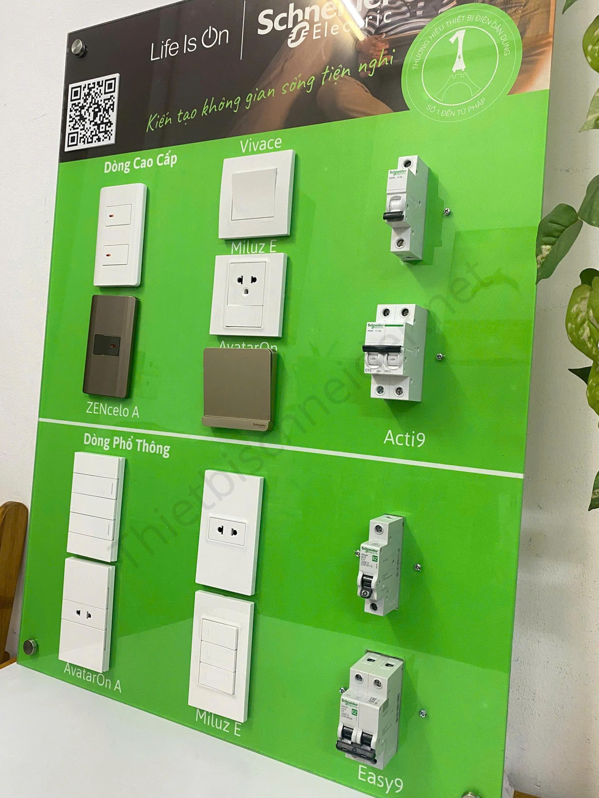 Schneider Electric là thương hiệu nổi tiếng toàn cầu đến từ Pháp với nhiều dòng công tắc ổ cắm chất lượng cao, đáp ứng cả yêu cầu kỹ thuật lẫn tính thẩm mỹ cho công trình hiện đại.
